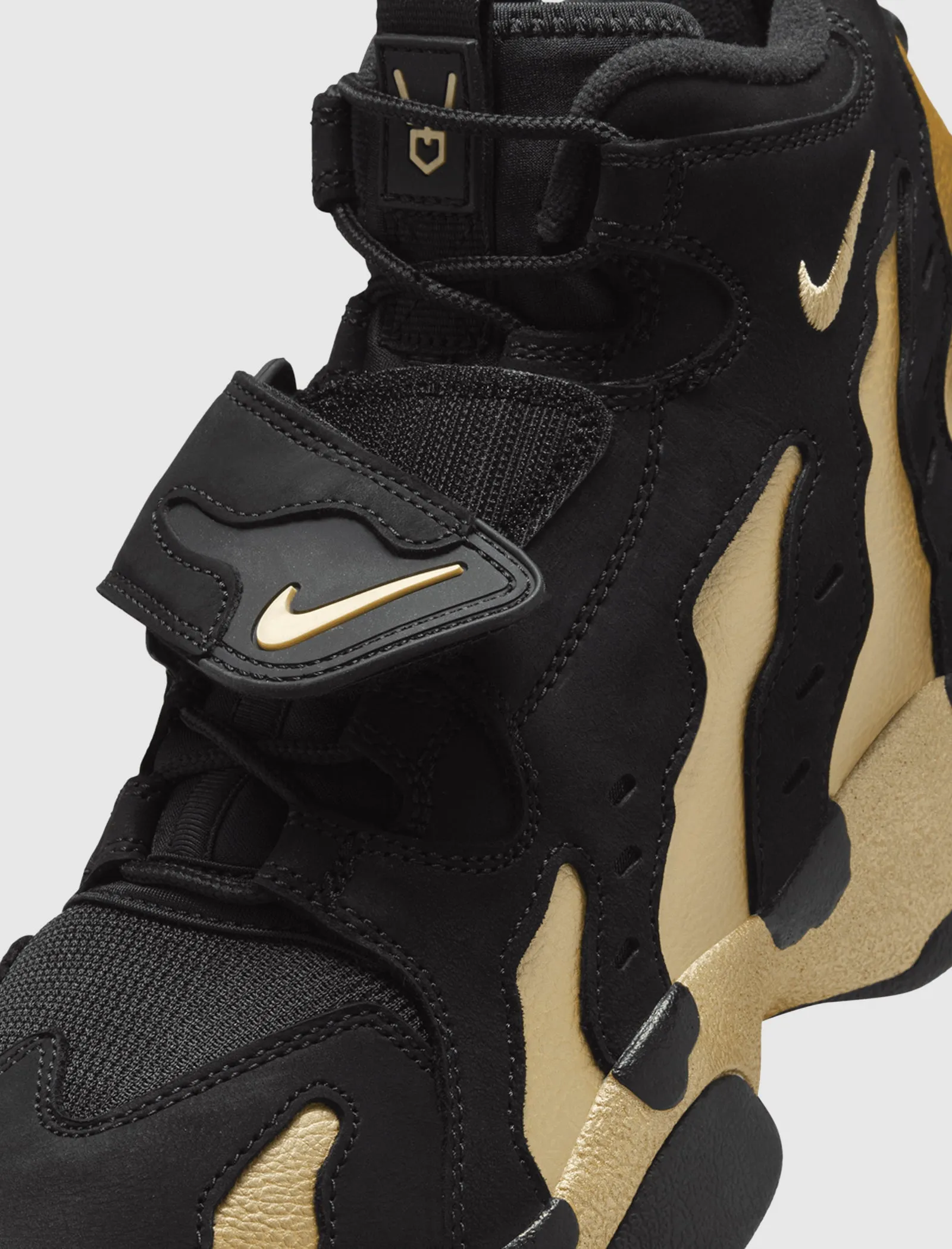 Nike Air DT Max 96 Colorado Home Edition Colorway Sneakers