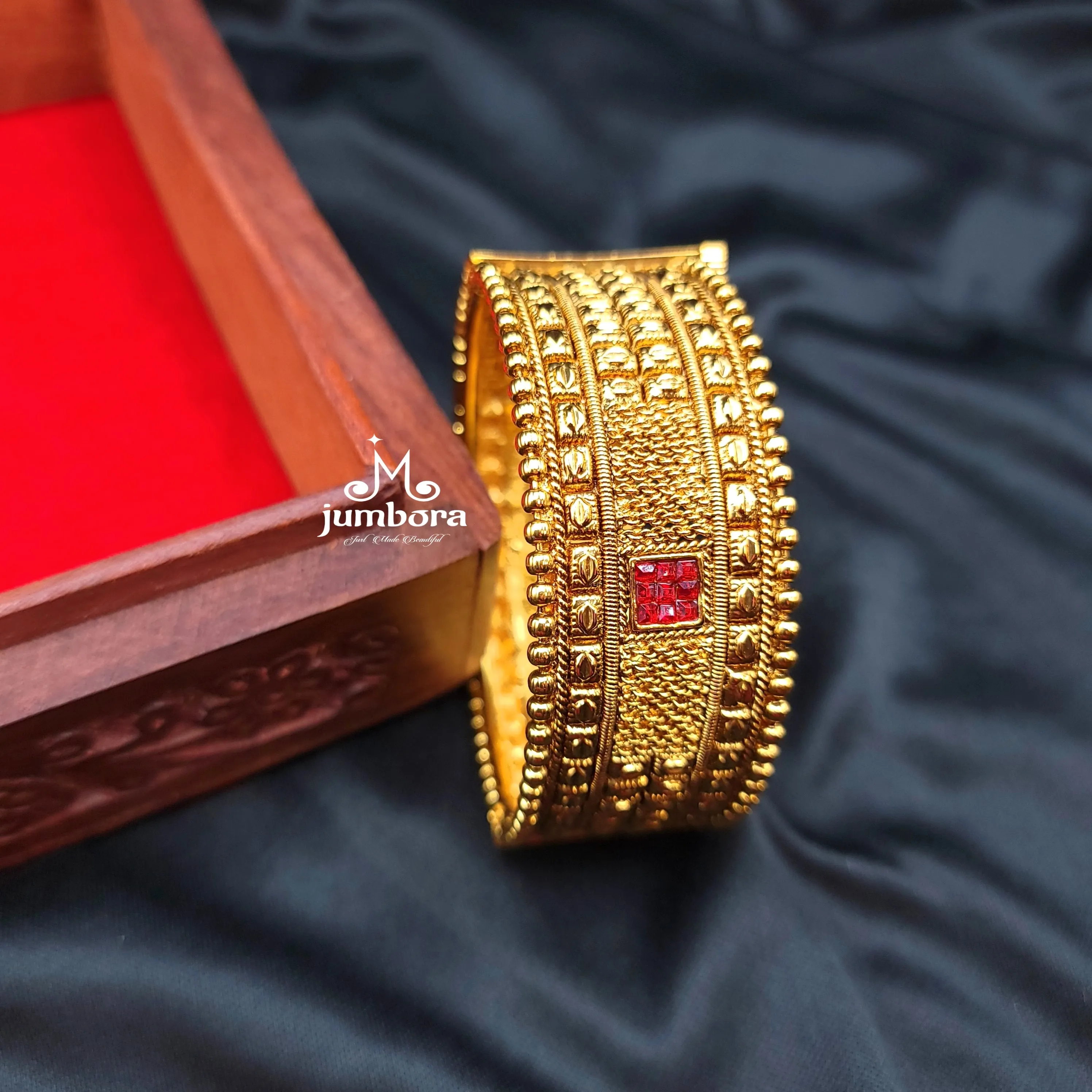 Antique Gold Openable Single Bangle Bracelet