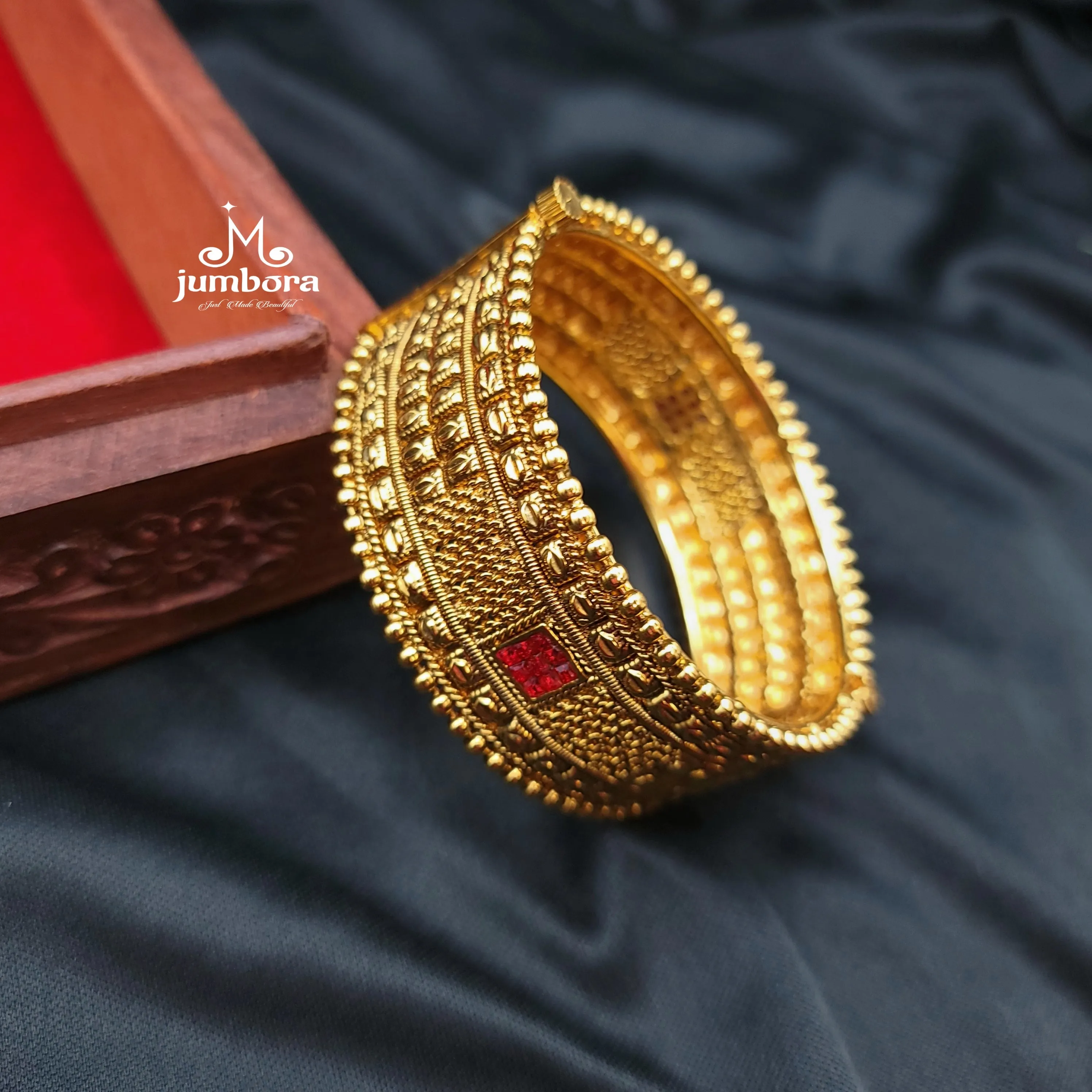 Antique Gold Openable Single Bangle Bracelet