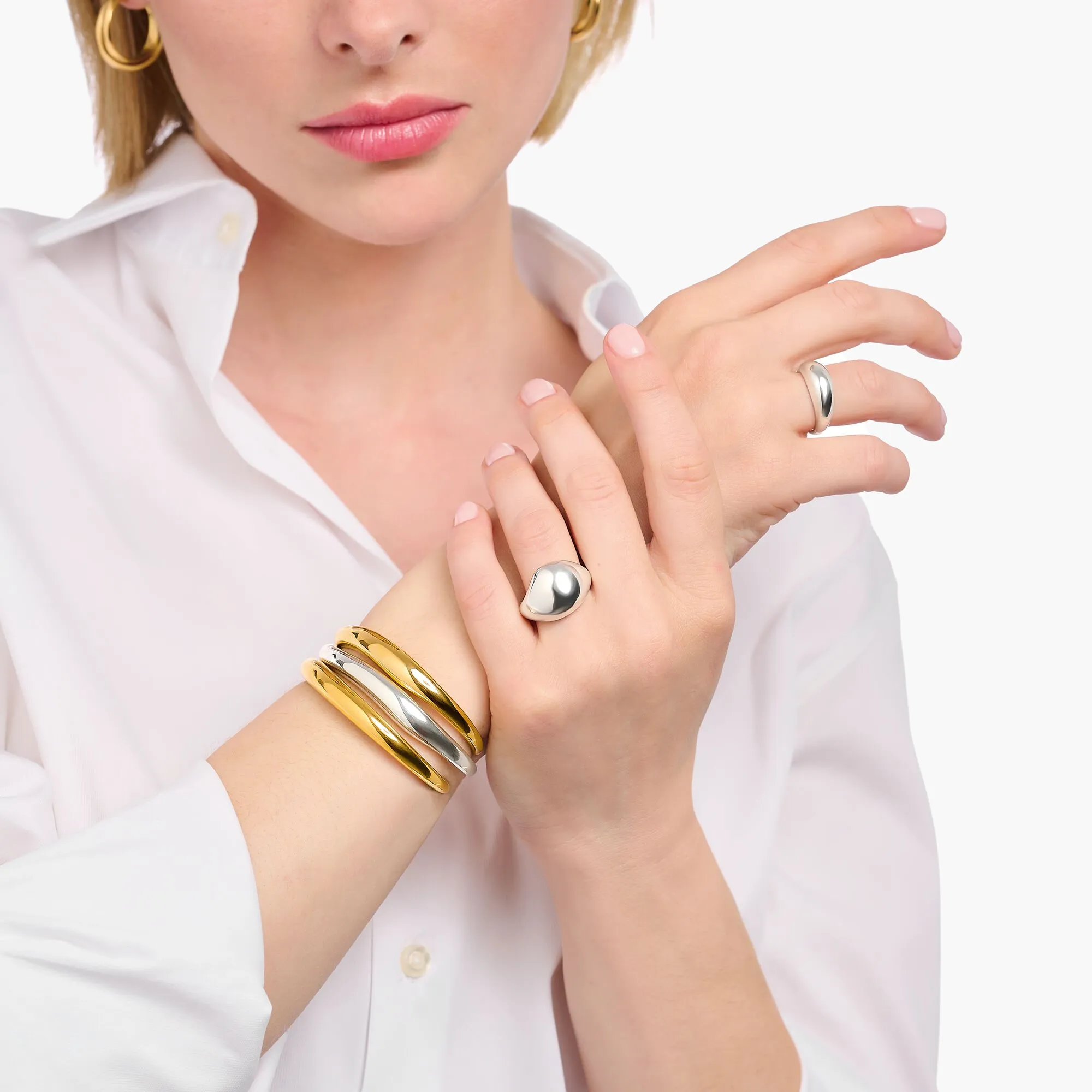 Bangle in timeless design gold