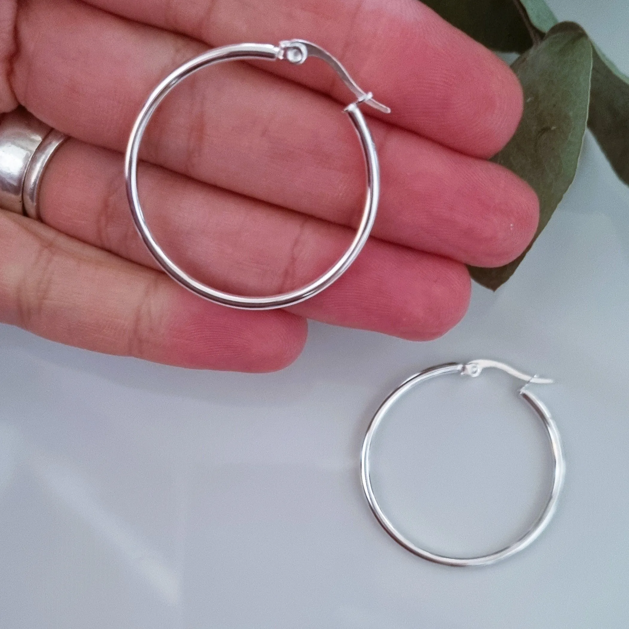 Hoops 2mm (silver plated/ 3 sizes)