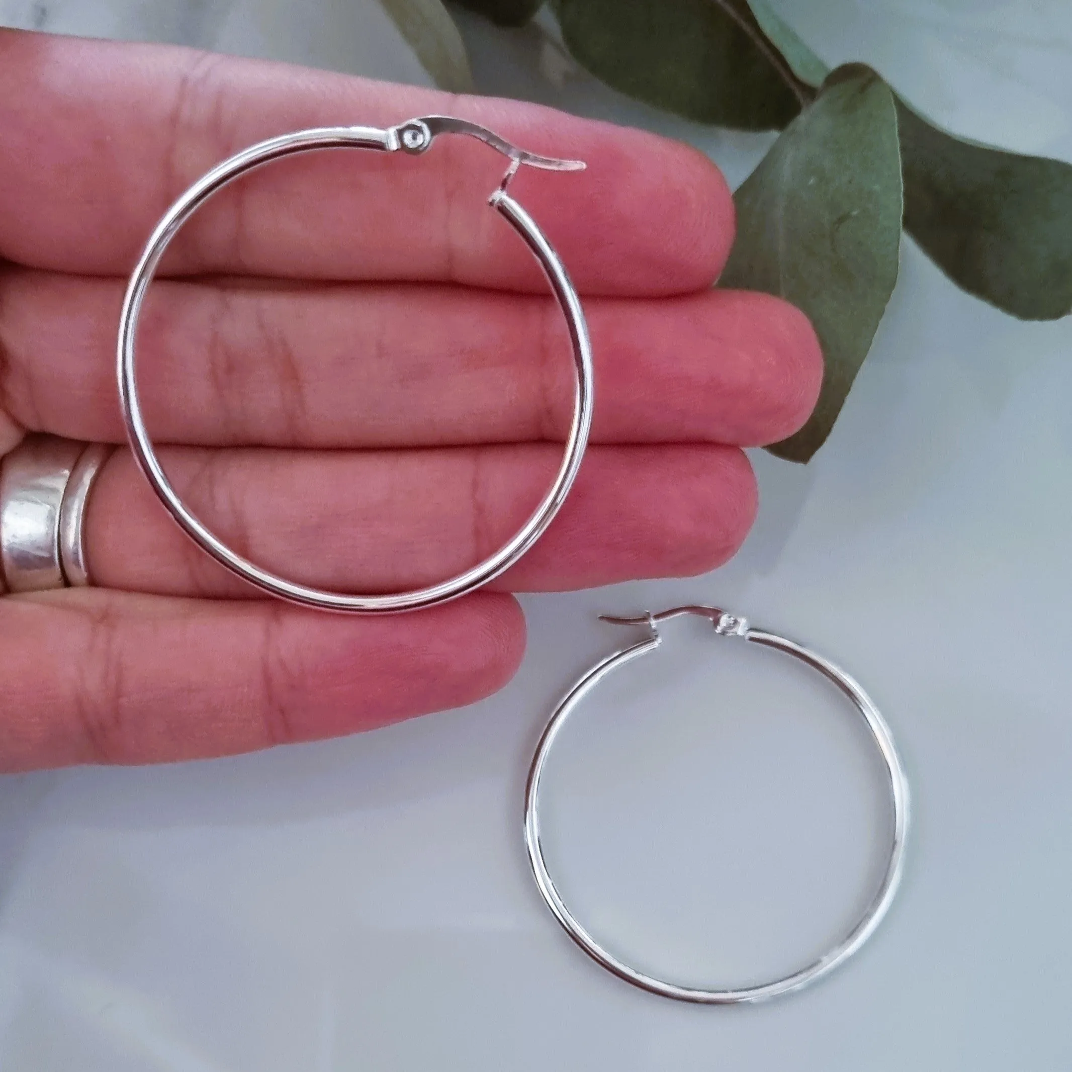 Hoops 2mm (silver plated/ 3 sizes)