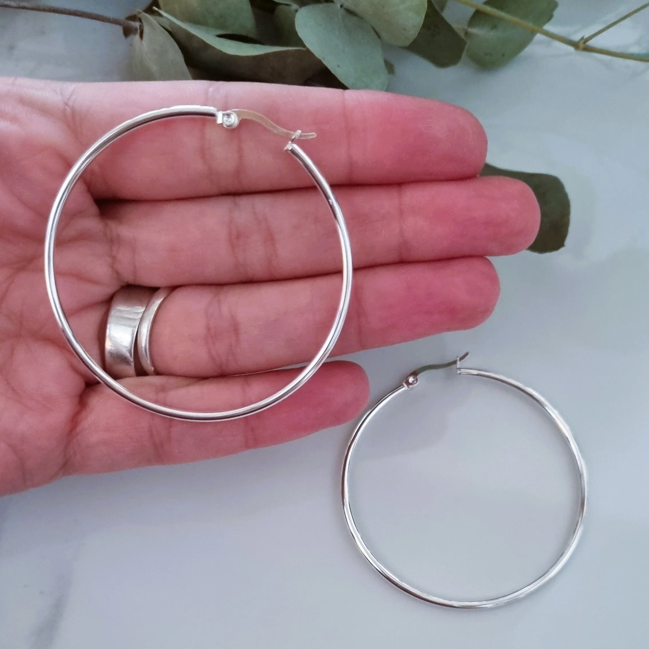 Hoops 2mm (silver plated/ 3 sizes)