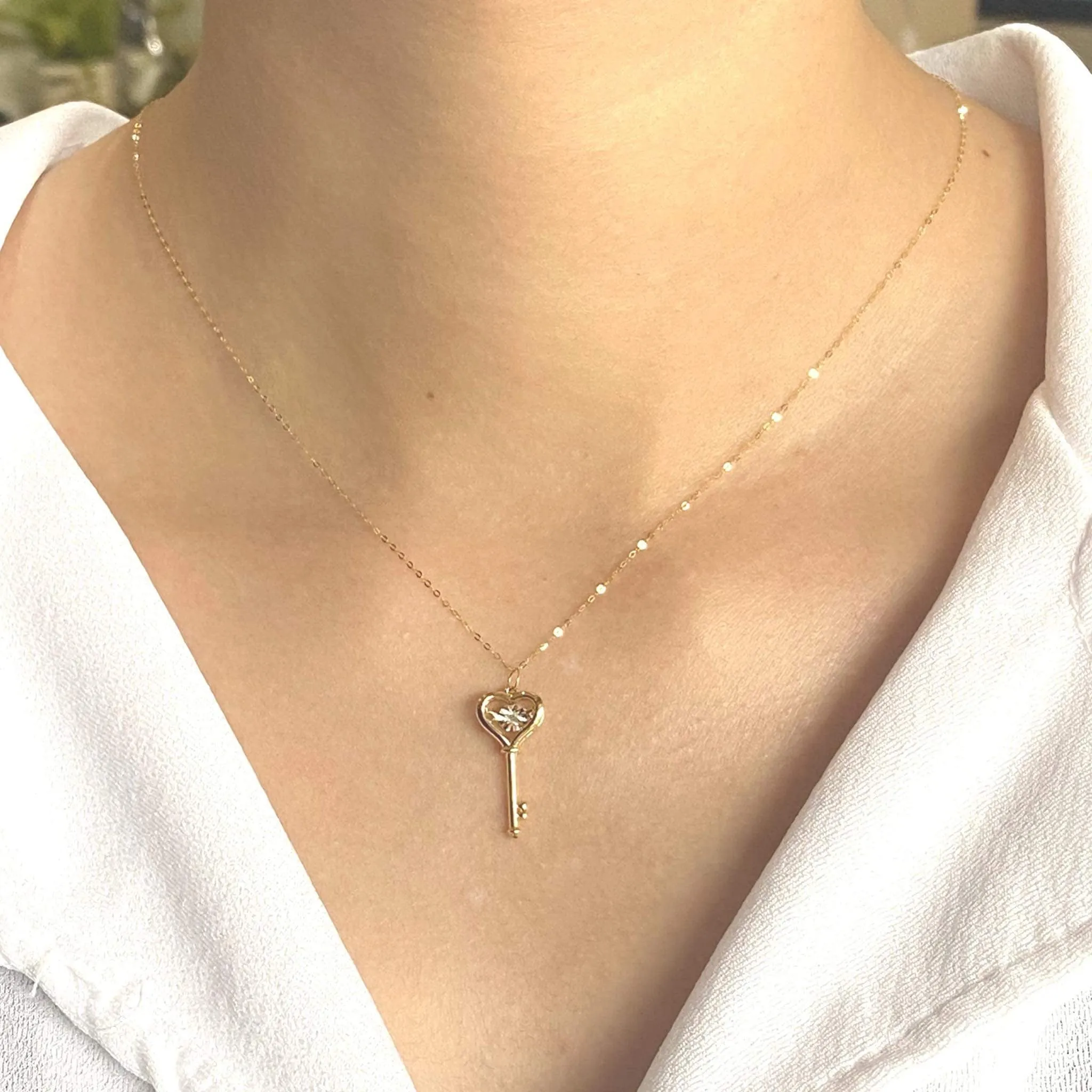#LoveLVNA | Classic Golden Dancing Diamond Necklace 18kt 18”
